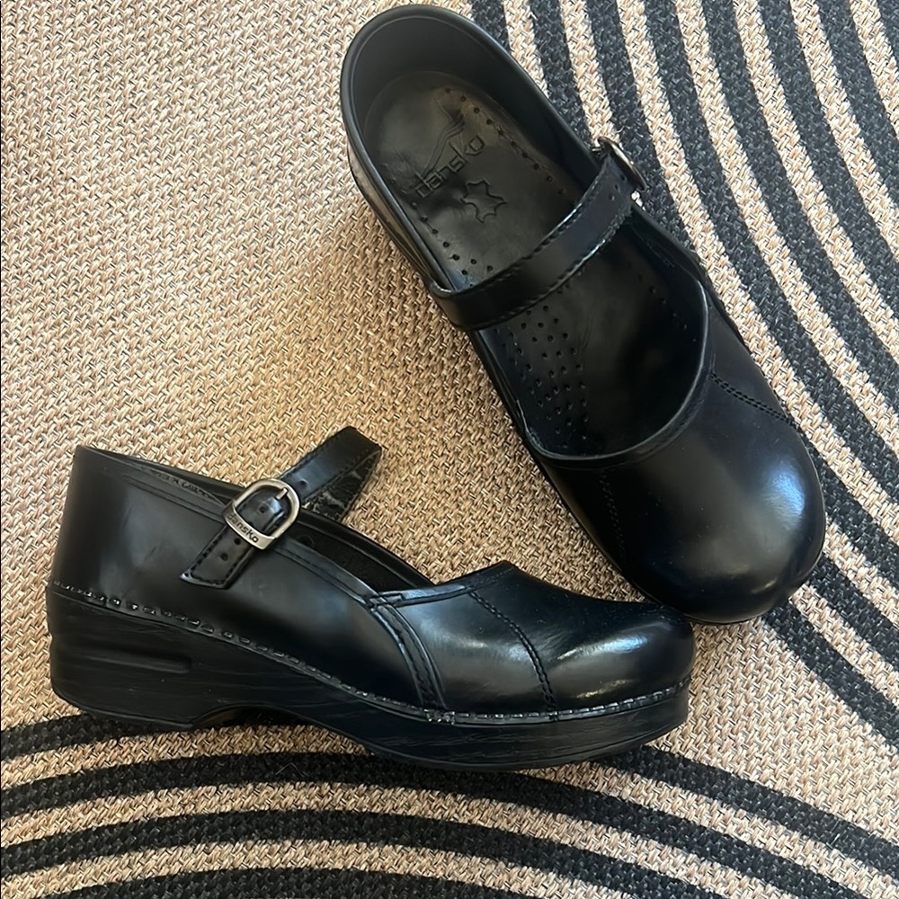 Dansko Women's Black Leather Mules